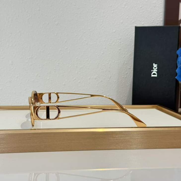 Picture of Dior Sunglasses _SKUfw76250371fw